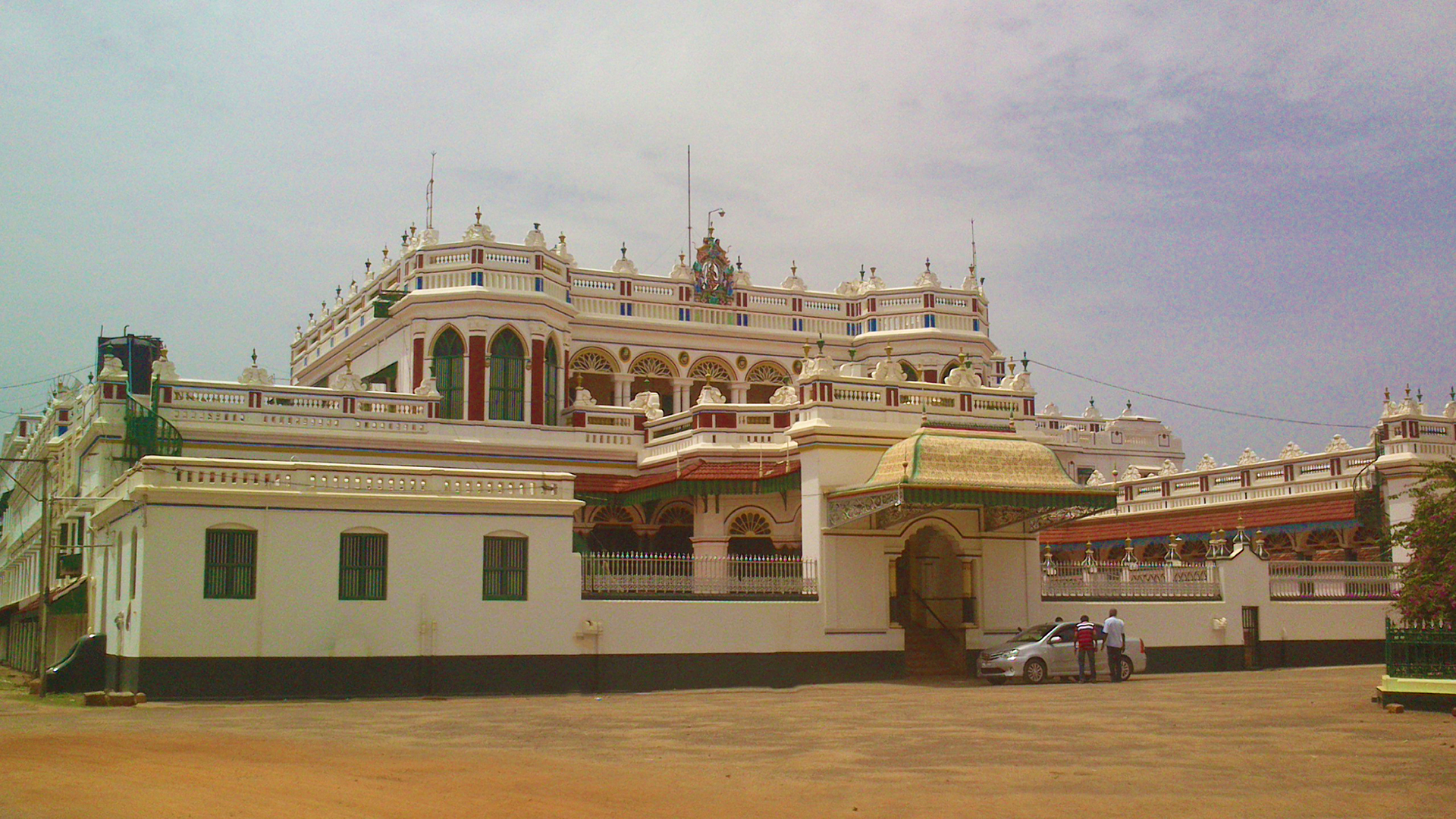 Karaikudi-The-Chettinad-palace.jpg