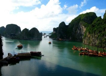 tour-del-vietnam-ha-long-bay.jpg