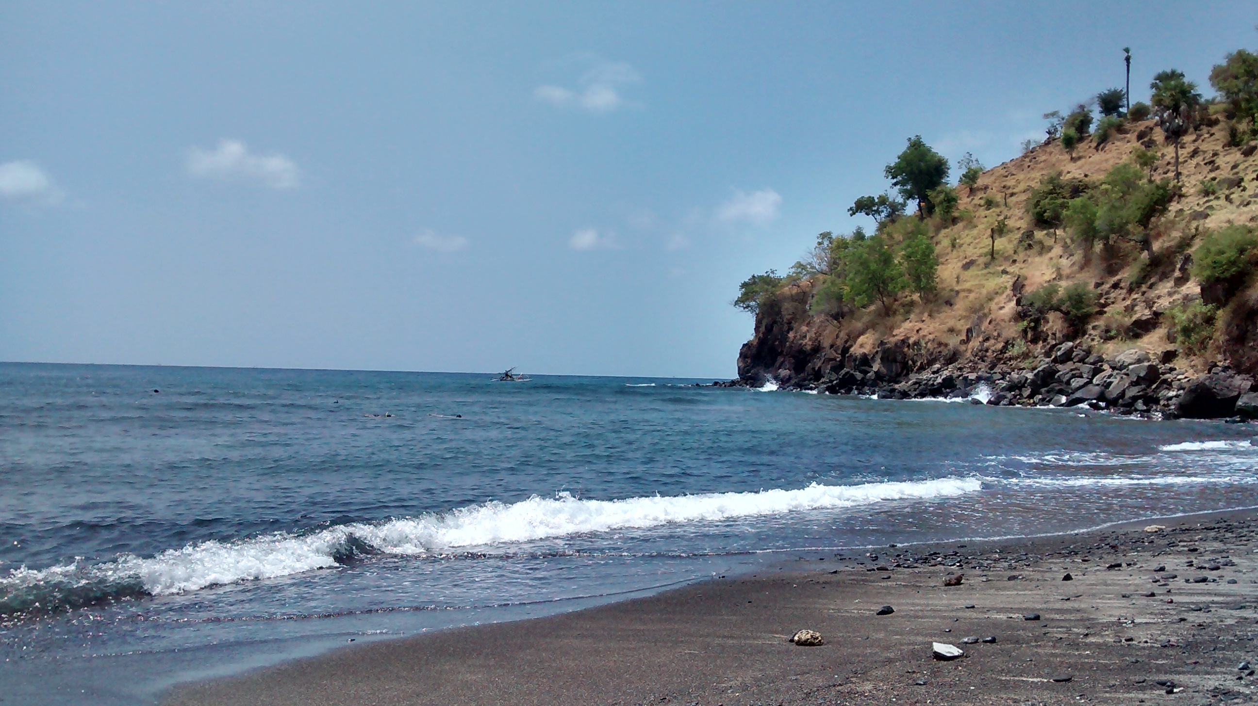 Jl._Amed_Bunutan_Abang_Kabupaten_Karangasem_Bali_80852_Indonesia_-_panoramio.jpg