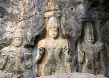 buduruwagala-il-fascino-delle-sculture-di-pietra-fra-la-giungla.jpg
