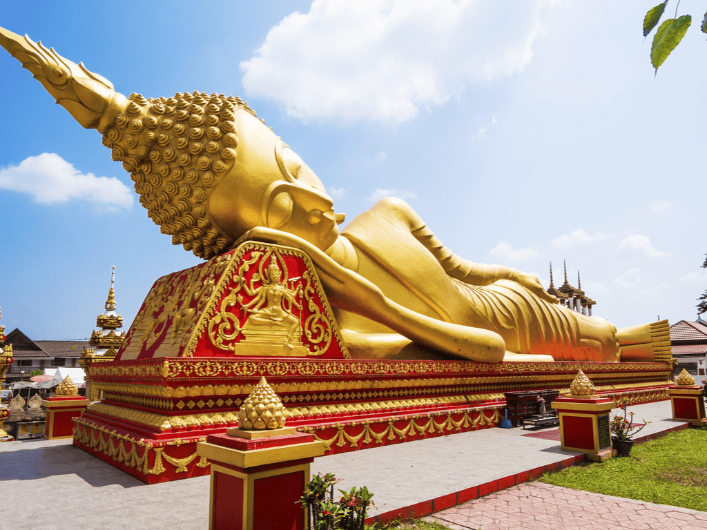 tour in laos e that luang