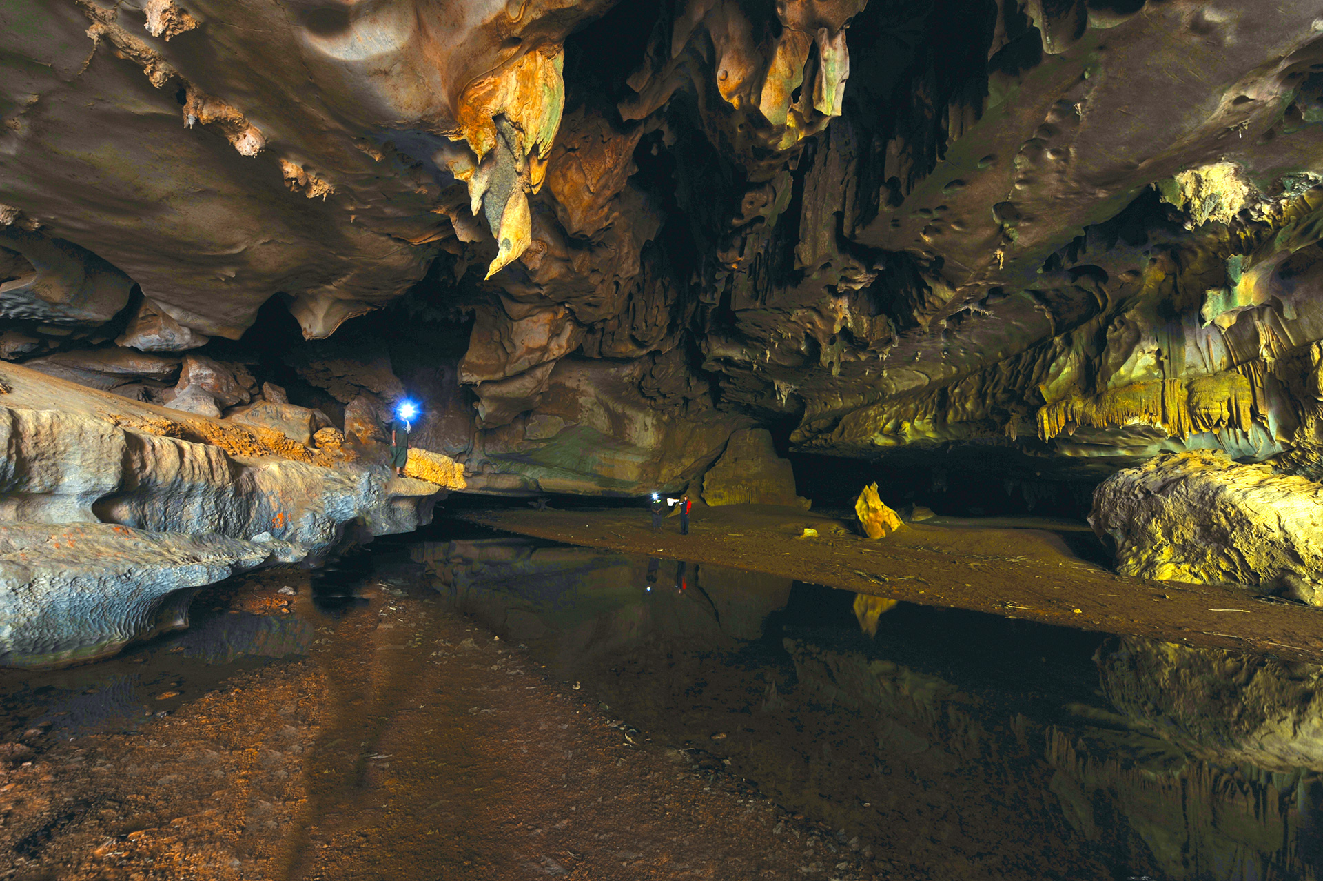 Kuching - Mulu Caves