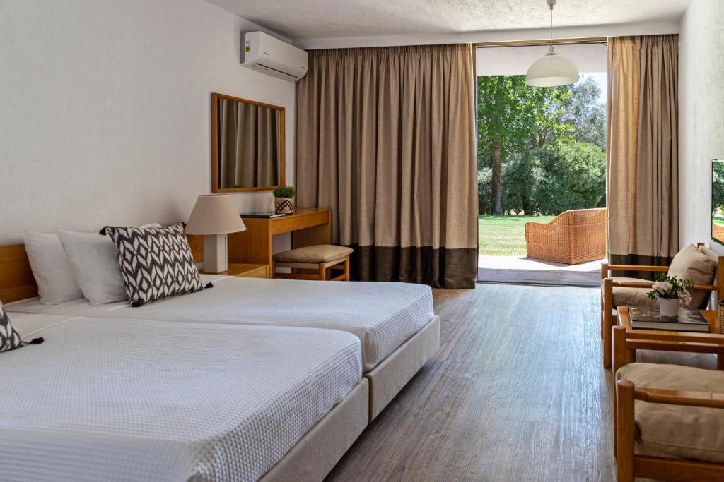 Hotel Amalia Olympia 4*