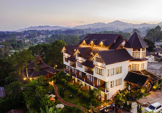 DREAM MOUNTAIN HOTEL