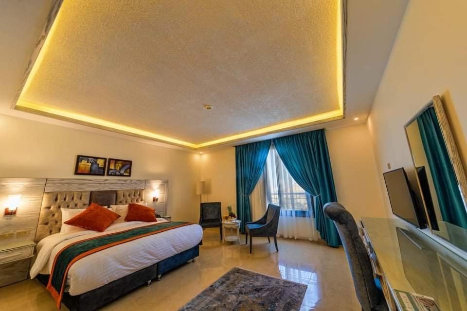 Petra Canyon Hotel 4*