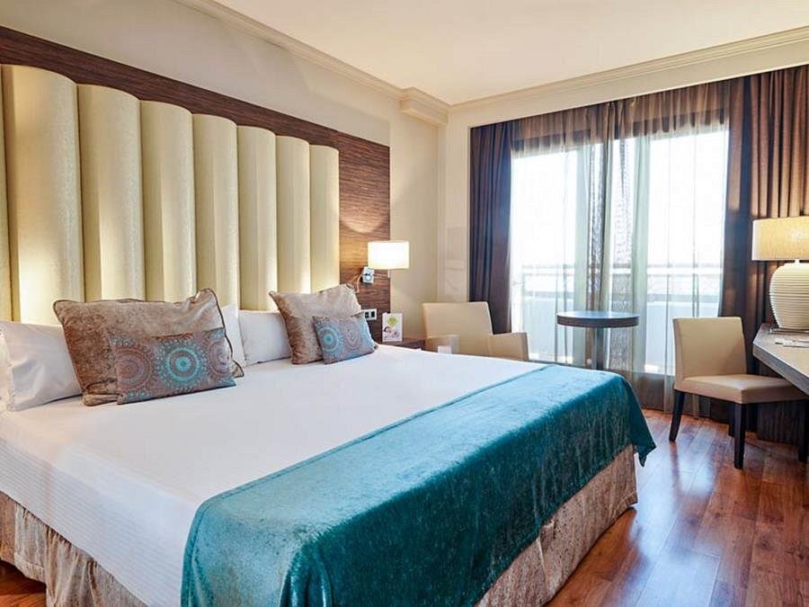 Gran Hotel Luna 4*