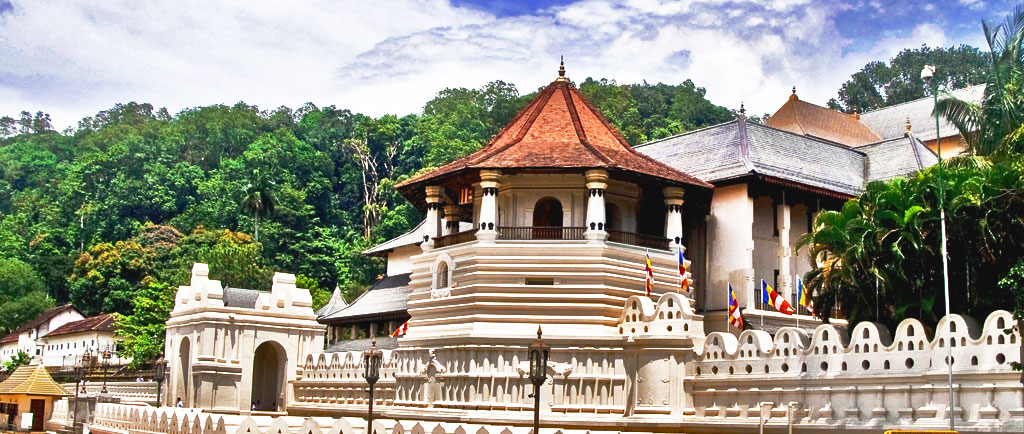 Nuwara Eliya - Kandy (90km – Approx: 2h00)