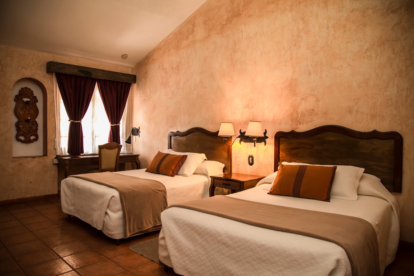 La Farolas Hotel